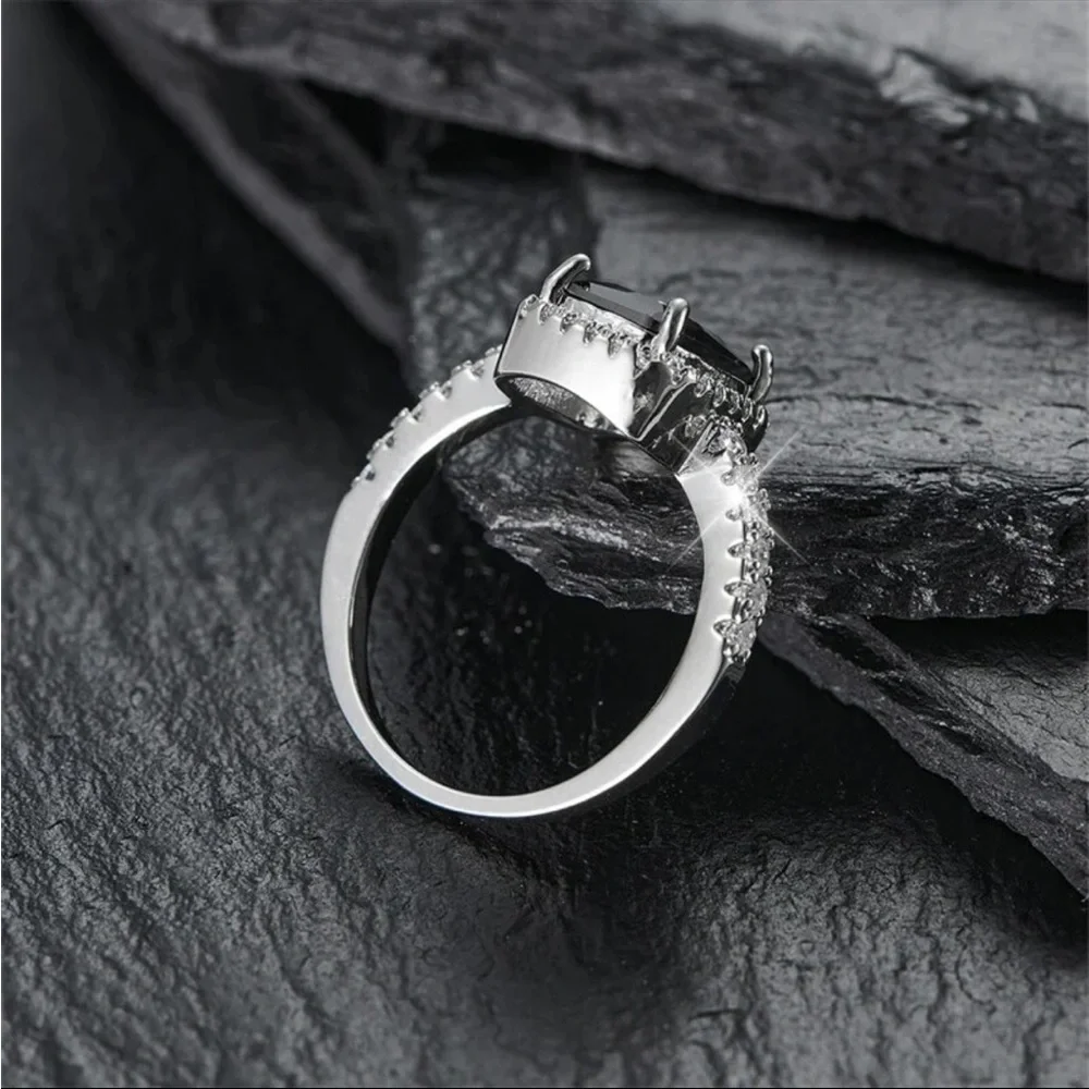 New Women’s 925 Silver Beautiful Sapphire Ring - Picture 3 of 4